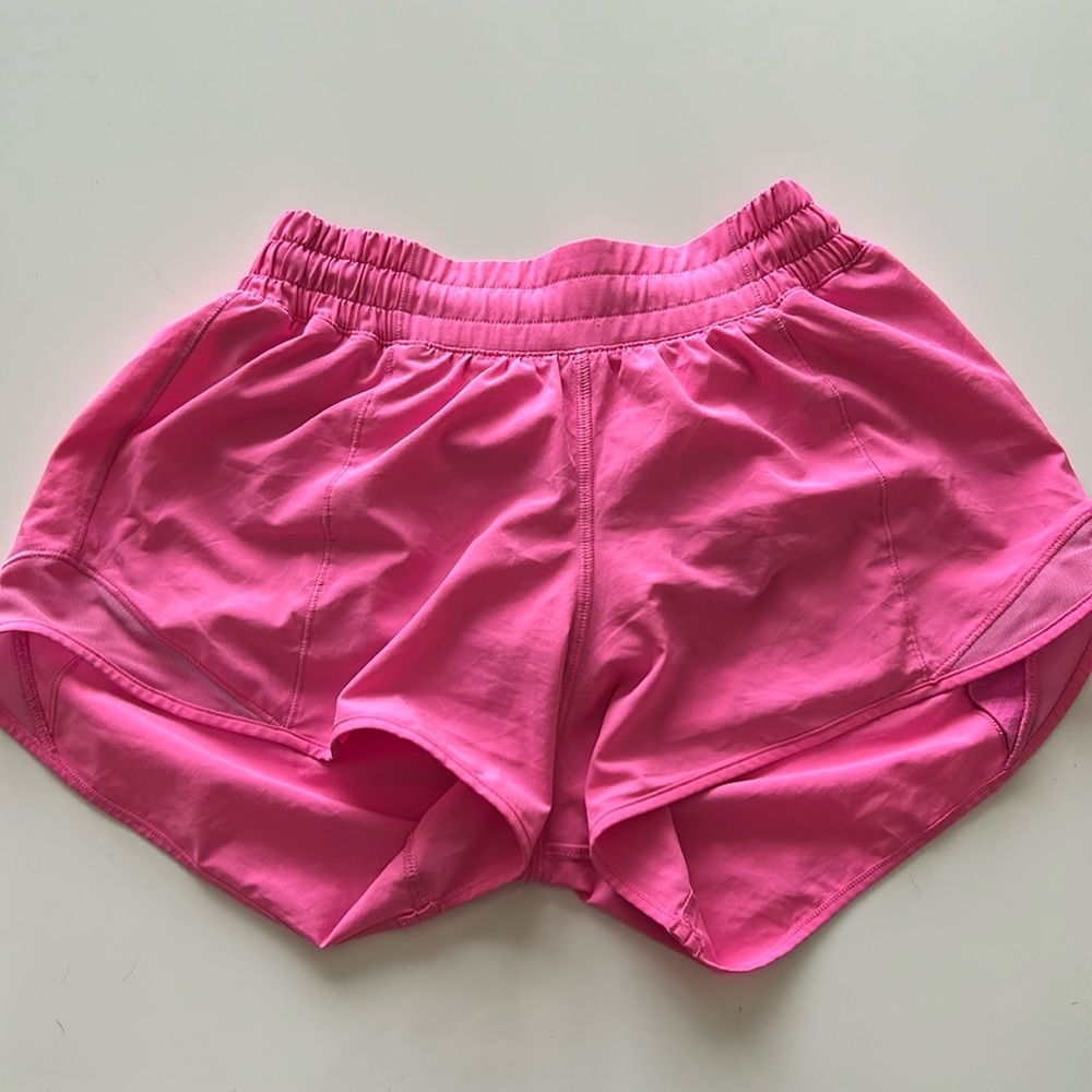 LULULEMON Hotty Hot shorts 2.5 size 4
